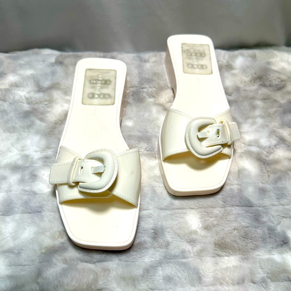 New Veronica Beard Women's Cream Slide Sandals Size 6 - Picture 1 of 6